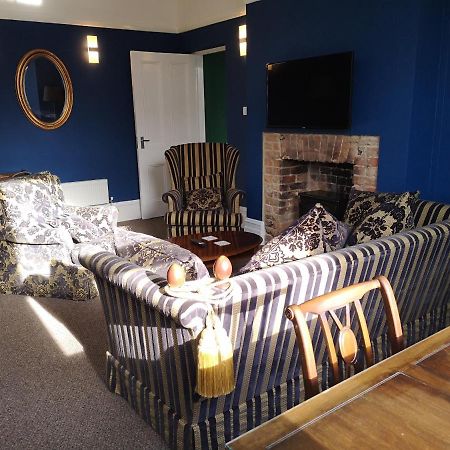 Bouverie Escape: Kent Serviced Apartment with Wi-Fi Folkestone Exterior photo