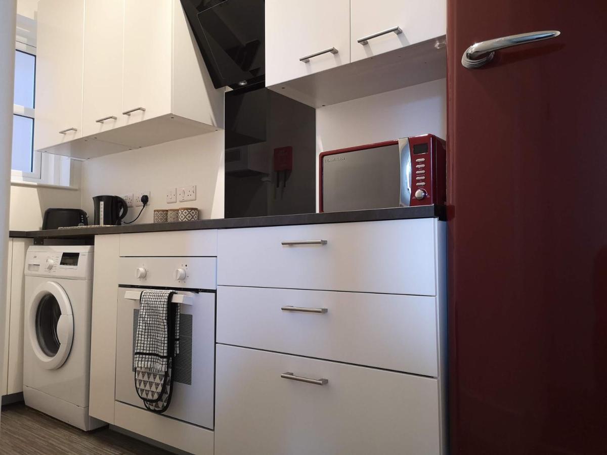 Bouverie Escape: Kent Serviced Apartment with Wi-Fi Folkestone Exterior photo