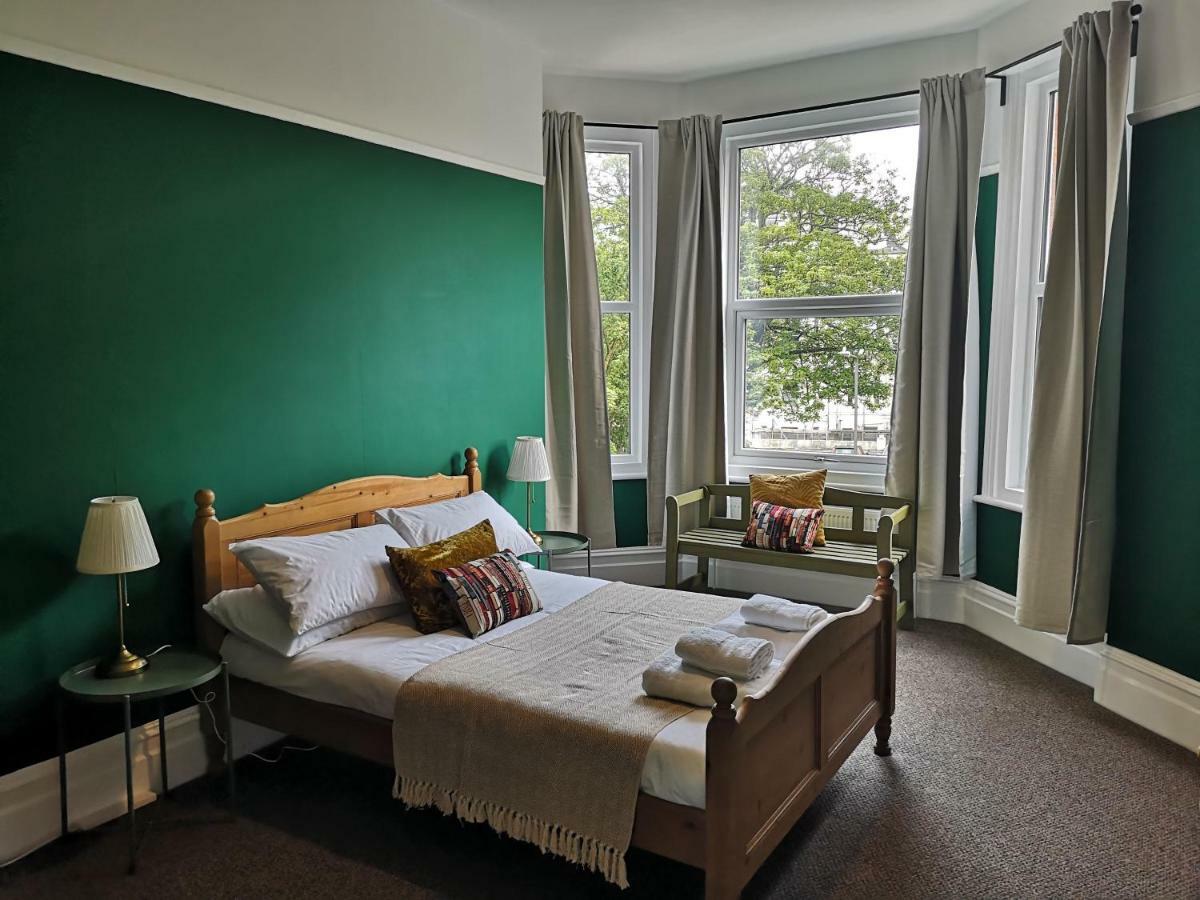 Bouverie Escape: Kent Serviced Apartment with Wi-Fi Folkestone Exterior photo