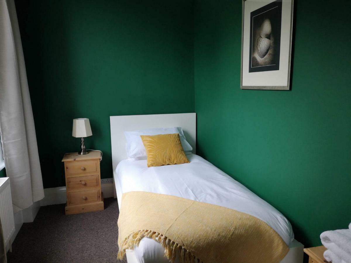 Bouverie Escape: Kent Serviced Apartment with Wi-Fi Folkestone Exterior photo