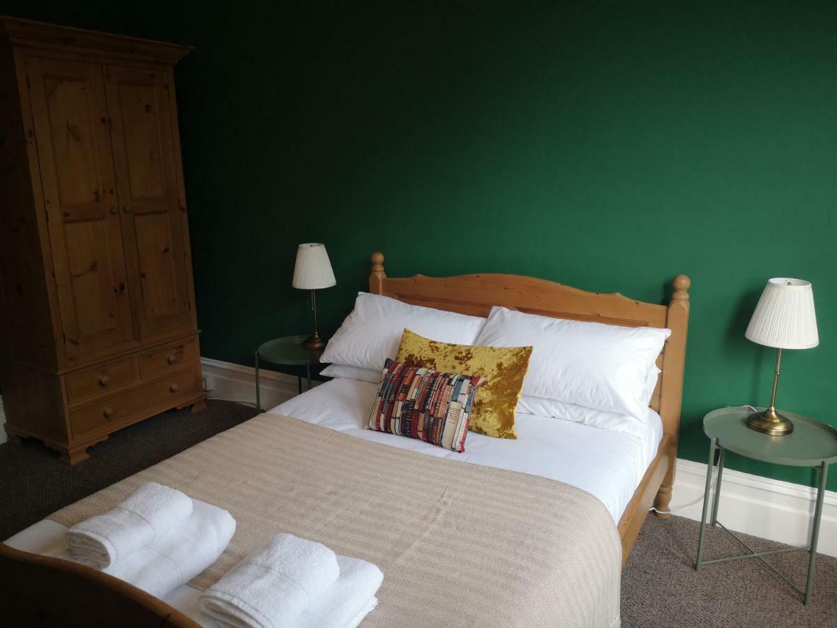 Bouverie Escape: Kent Serviced Apartment with Wi-Fi Folkestone Exterior photo