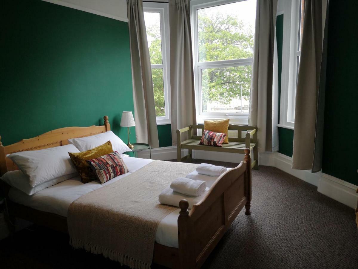 Bouverie Escape: Kent Serviced Apartment with Wi-Fi Folkestone Exterior photo